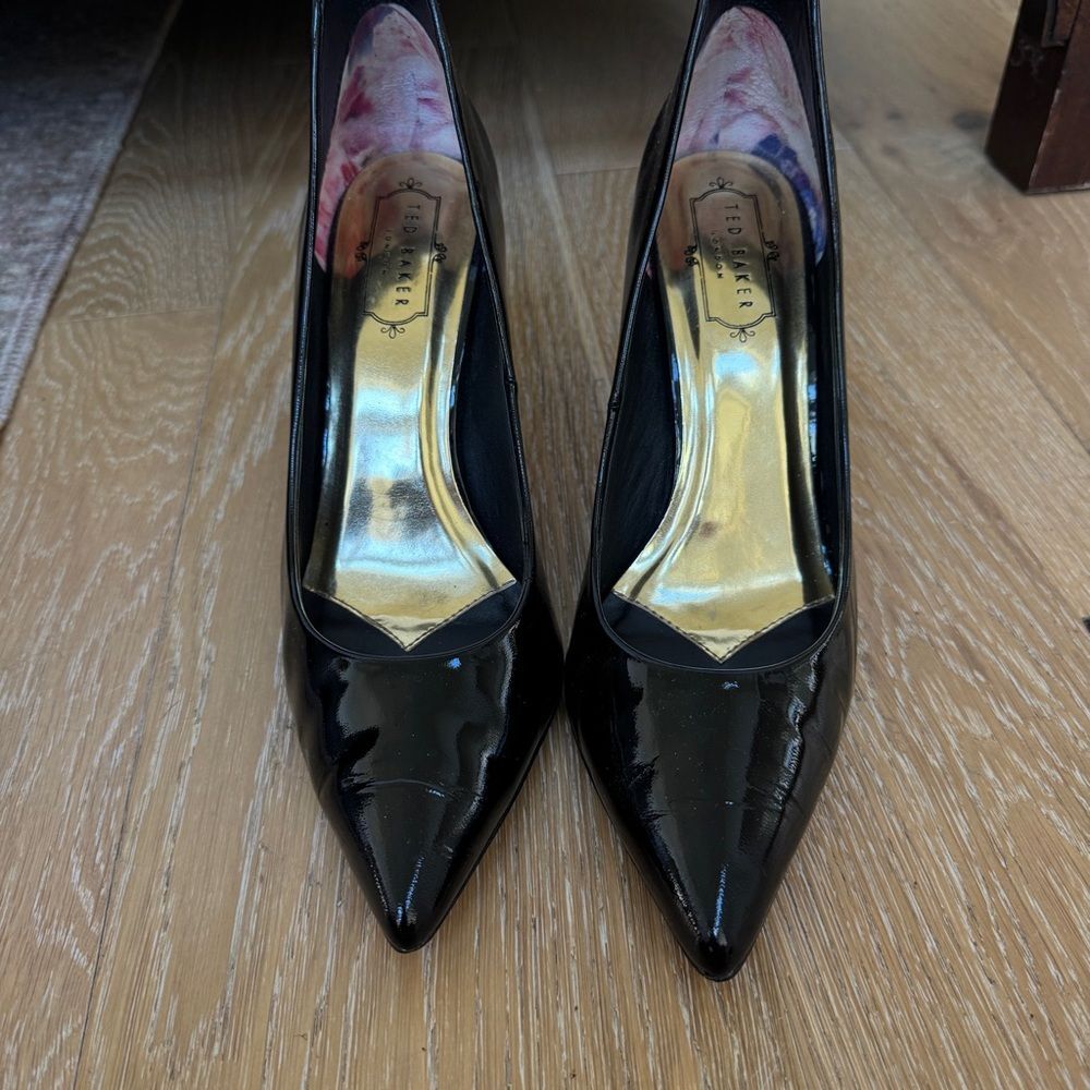 Ted Baker Black Patent Leather Women's Shoes with Gold Hardware Sz 39.5